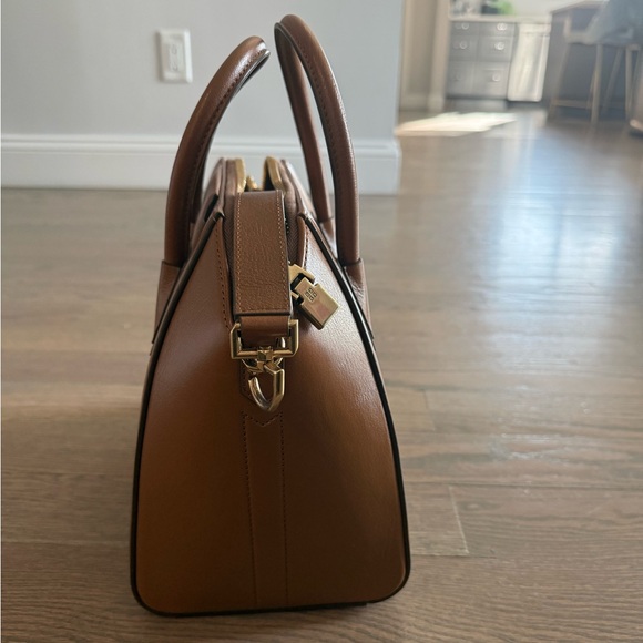 Givenchy Tan Medium Antigona Bag - Picture 5 of 11